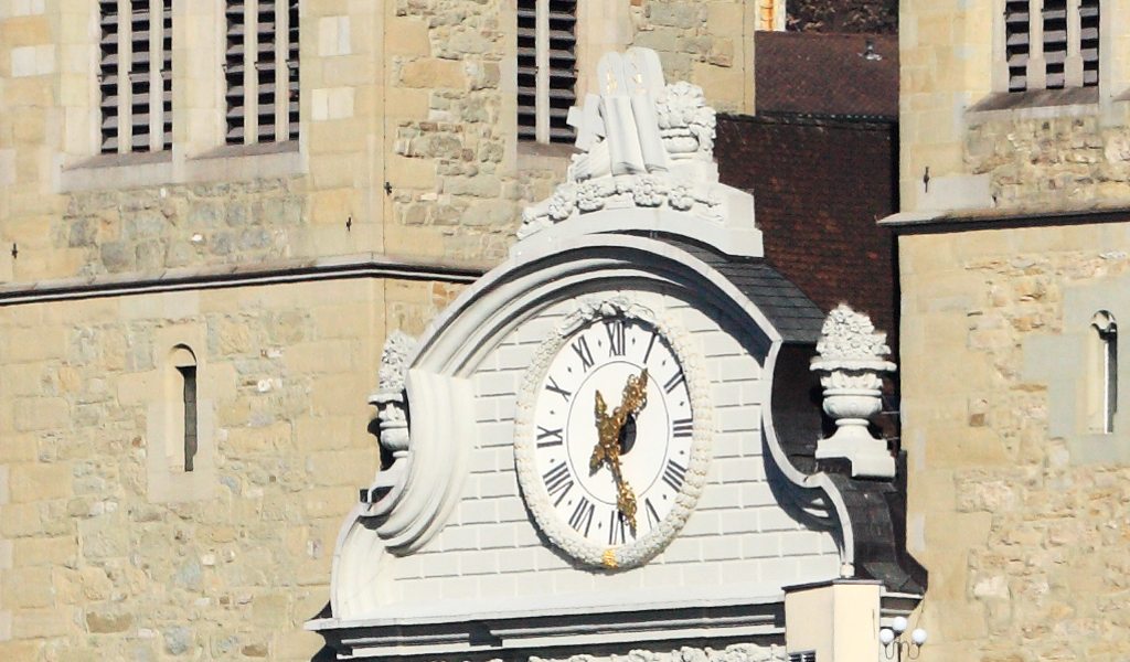 Bild Uhr Hofkirche Luzern
